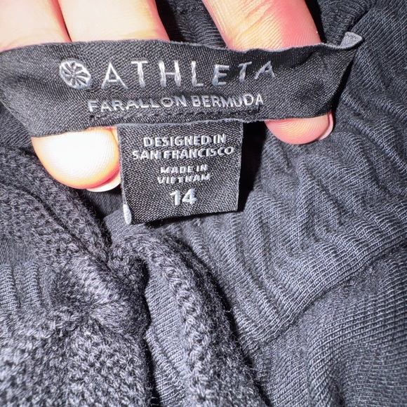 Athleta Farallon Bermuda Short in Black - Picture 4 of 5